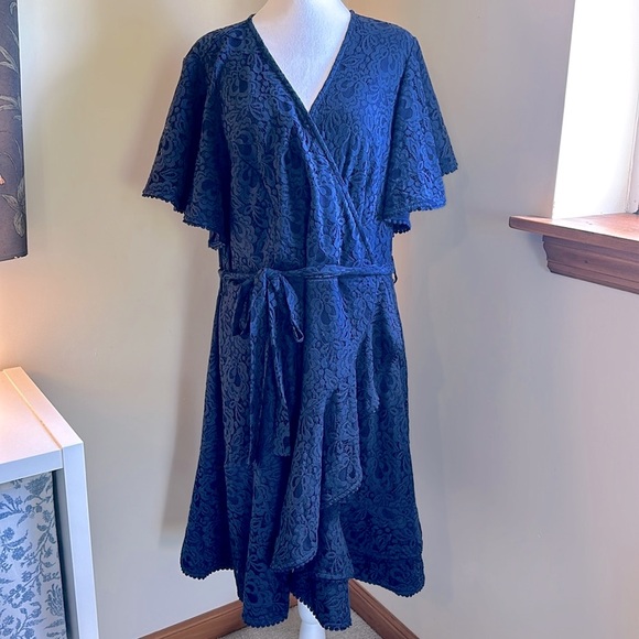 NWT City Chic Size 18 Blue Lace Wrap Dress with Bow - Picture 2 of 16